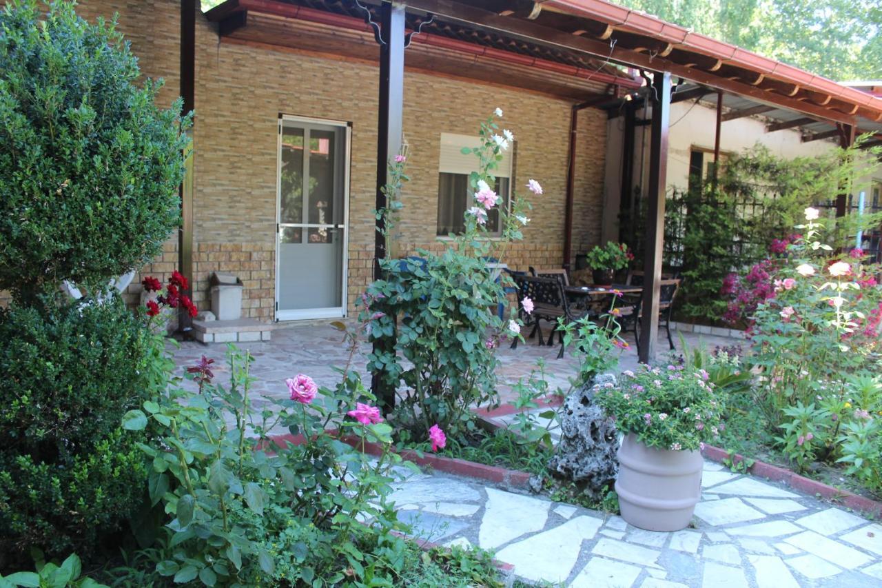 Germanos Studios Káto Loutrákion Exterior foto